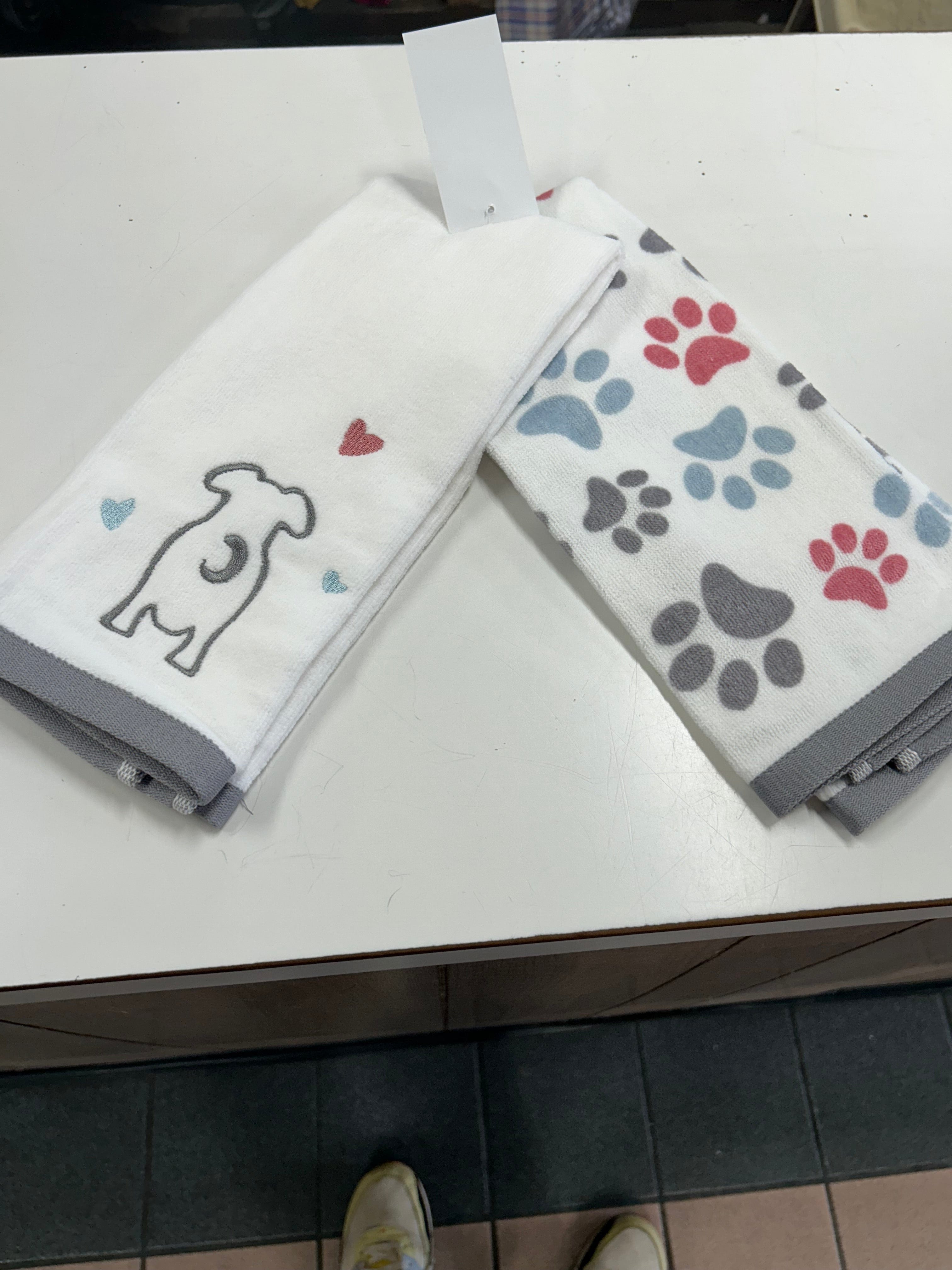 Linen World Dog 2 PC VELOUR HAND TOWEL SET