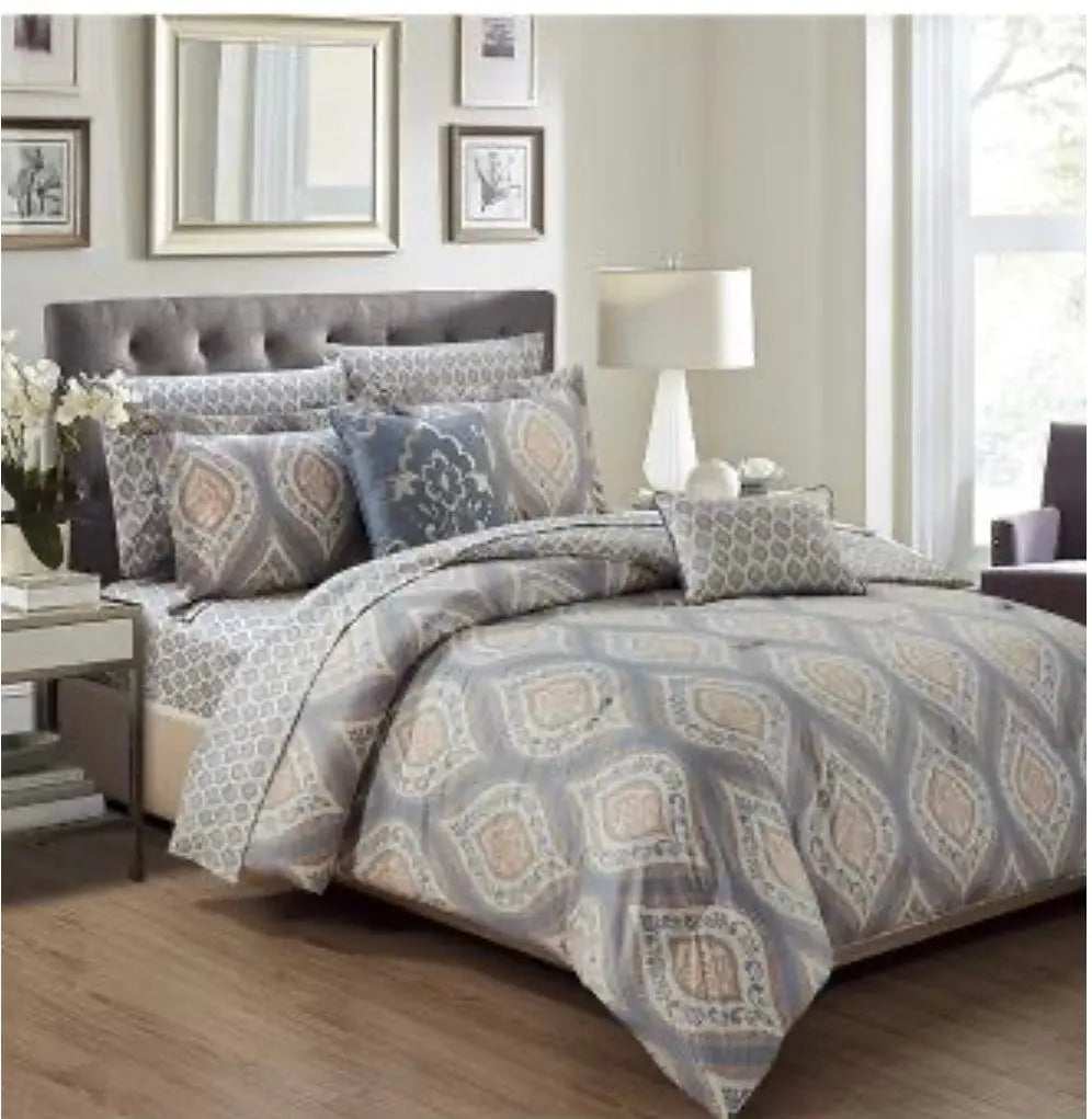 Linen World King / Tisdale BEAUTIFUL 9 PIECE  OVERSIZED COMFORTER SET. SHEETS INCLUDED
