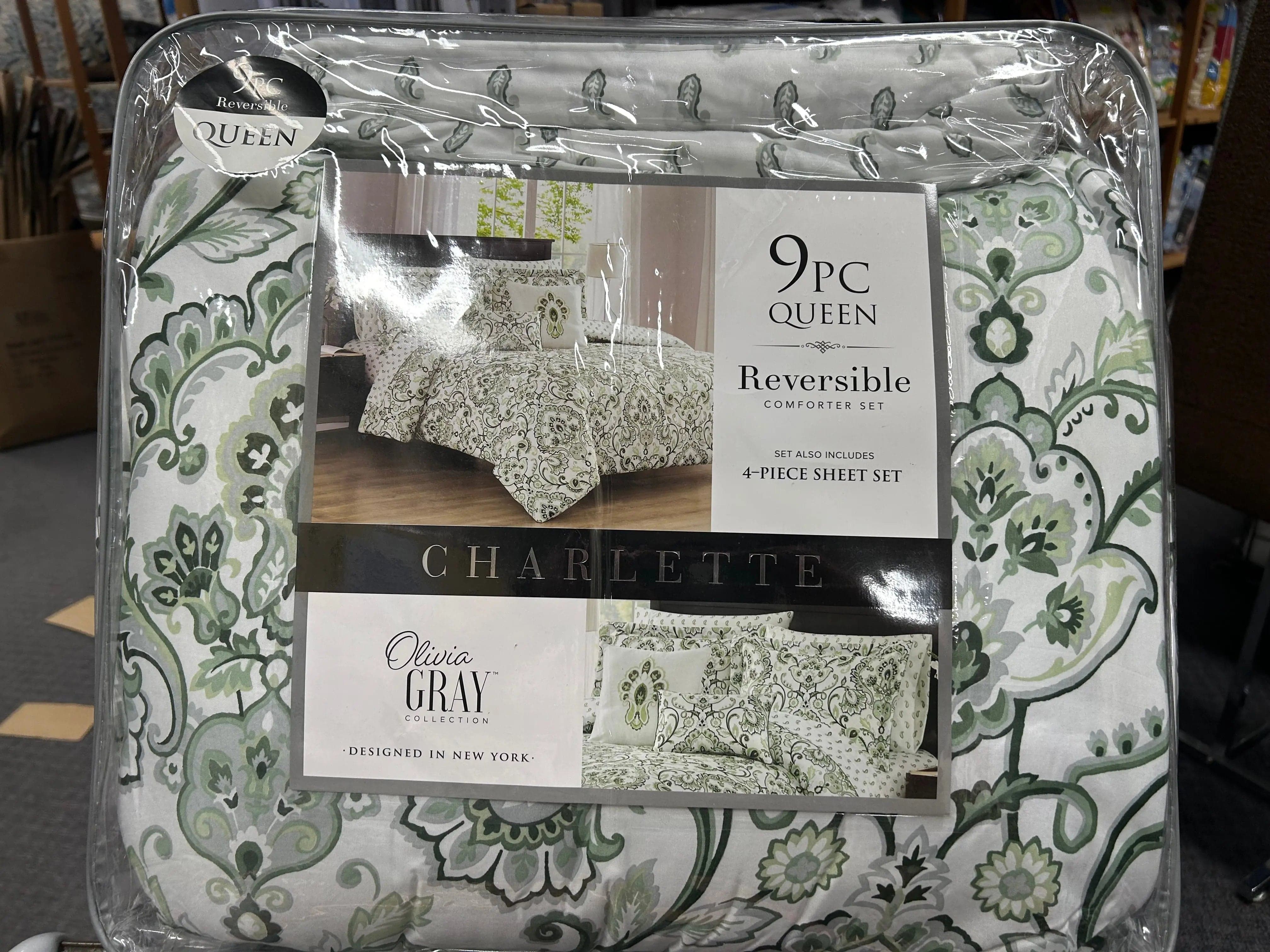 Linen World Queen / Charlette BEAUTIFUL 9 PIECE  OVERSIZED COMFORTER SET. SHEETS INCLUDED